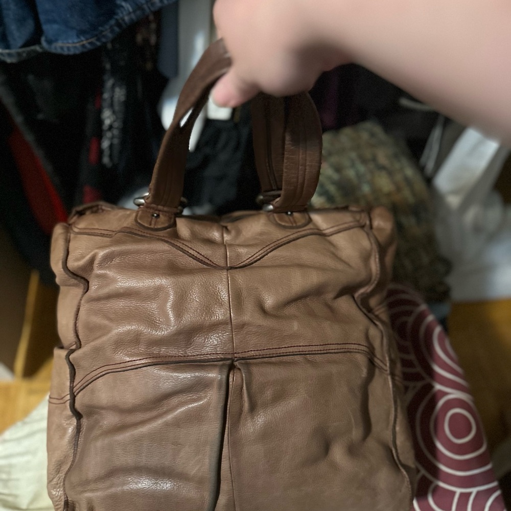 Warm Brown Leather Tote with Vintage Appeal - Picture 3 of 11